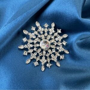Starburst crystal brooch NEW